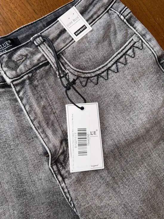 Judy Blue Gray Wide-Leg Crop Flare Jeans with Subtle ombré Fade - Picture 3 of 15